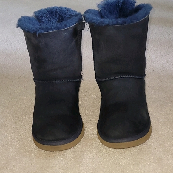 UGG  navy blue with ribbon bows in back size 6 - Picture 1 of 9